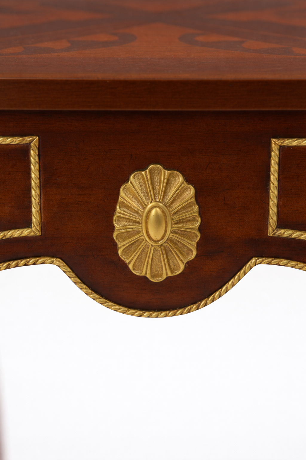 Lustreal-Table_en_bois_de_mahogany_style_Louis_XV