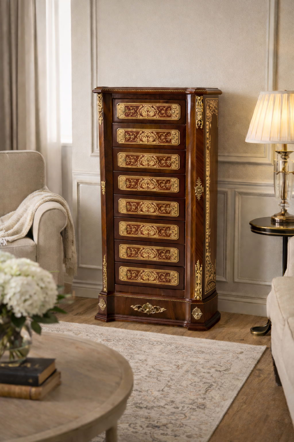 Lustreal-Commode_antique_en_bois_de_noyer